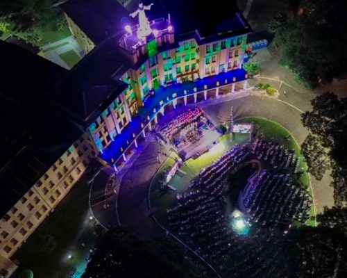 Espetaculo-natalino-no-Cecrei-reune-cerca-de-4-mil-pessoas-1000x563